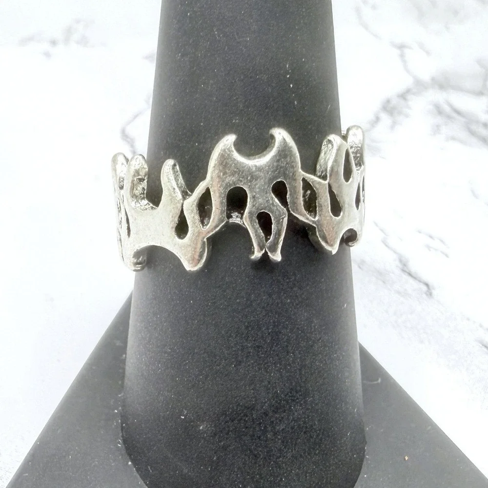 Silver Tone Abstract Flame Cutout Band Ring Size 8.5 Gothic Spooky Style